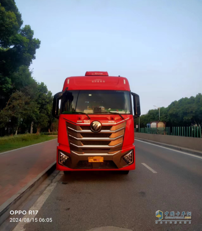 百公里22.5L！老司機(jī)黃師傅：港口運(yùn)輸就選歐曼星翼 高效更帶勁、節(jié)油更能賺