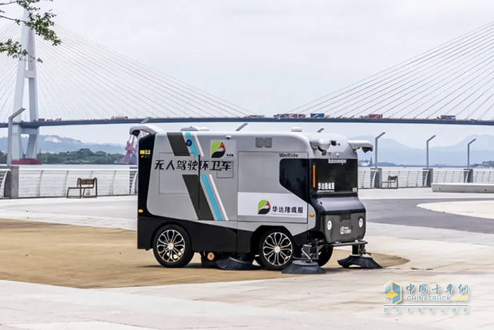 潮汕圈首秀，文遠(yuǎn)知行無(wú)人駕駛掃路機(jī)S1駛?cè)霃V東汕頭