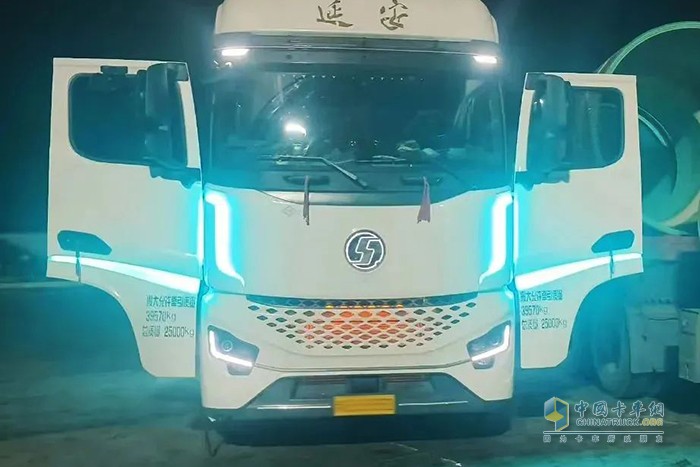 伊頓康明斯：披荊斬棘的夫妻檔，攜手開辟幸福貨運路！