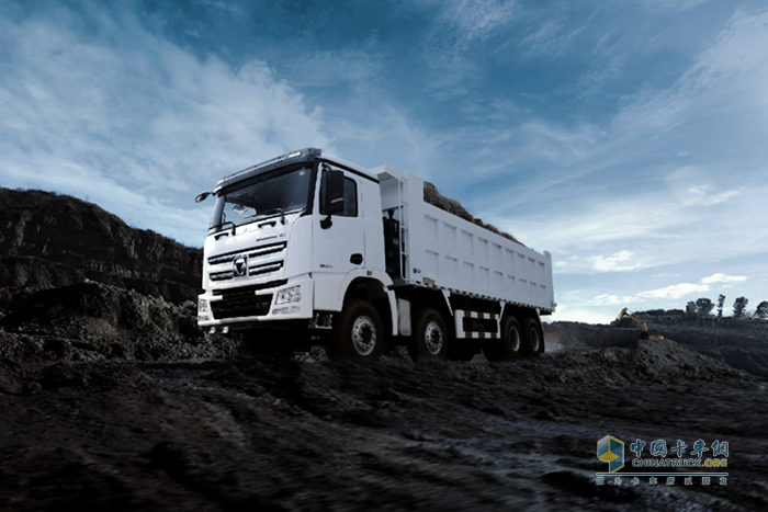 即將開啟非洲之旅 徐工“非洲之星”系列重卡批量抵達連云港港口