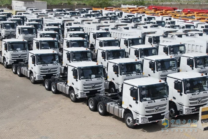 即將開啟非洲之旅 徐工“非洲之星”系列重卡批量抵達連云港港口