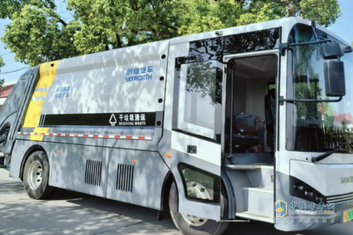 上海松江：垃圾車與“公交車”融為一體？這款新能源壓縮式垃圾車科技性能大有看頭