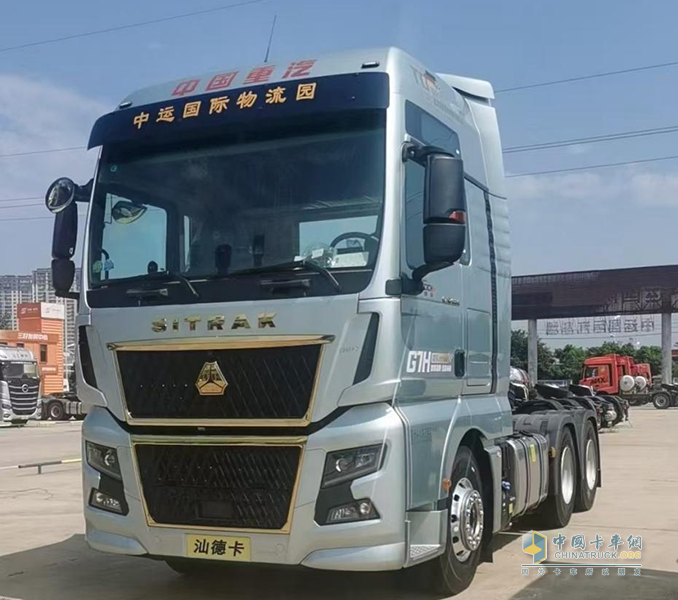 中國重汽汕德卡G7H 590燃?xì)廛囍Α靶“住毙率竹Y騁運(yùn)輸路
