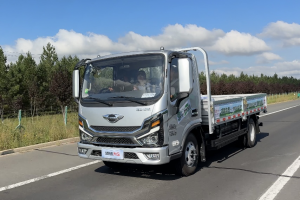 超長續(xù)航846.1km！領(lǐng)航大G CNG輕卡草原天路挑戰(zhàn)極限   