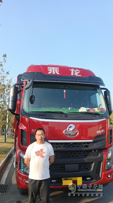 乘龍H5創(chuàng)富版綠通房車(chē):動(dòng)力強(qiáng)勁油耗低?細(xì)節(jié)貼心助創(chuàng)富