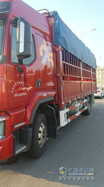 乘龍H5創(chuàng)富版綠通房車(chē):動(dòng)力強(qiáng)勁油耗低?細(xì)節(jié)貼心助創(chuàng)富