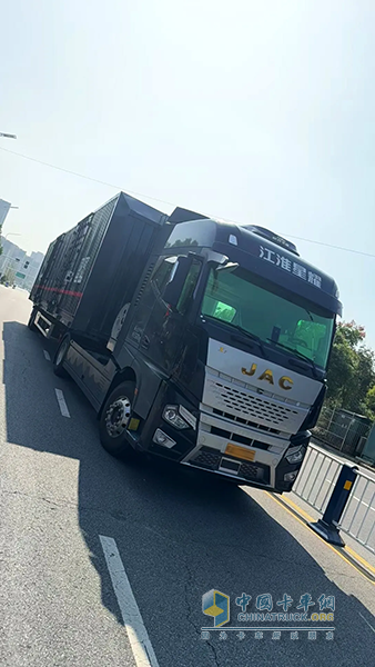 快遞車主的真實聲音！江淮重卡，雙十一路上的得力伙伴