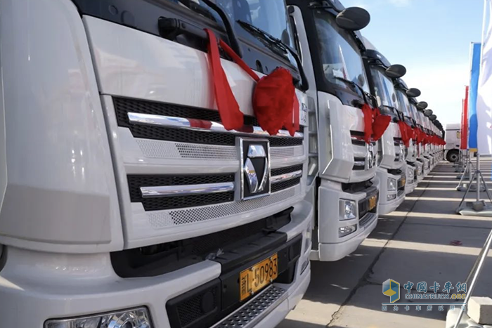 低碳先鋒！徐工天然氣牽引車批量交付西北客戶