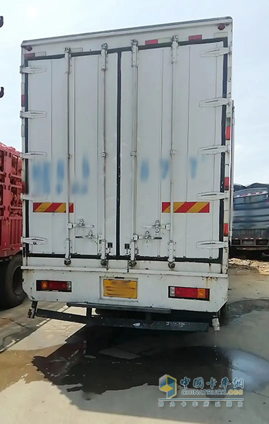 山區(qū)油耗百公里25.91升，龍?bào)J8×4載貨車成績(jī)亮眼！