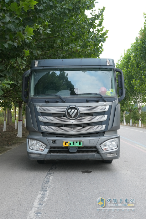 每公里1.3度電！李隊長：174臺歐曼智藍重卡高效省電 讓運輸效益步步高升