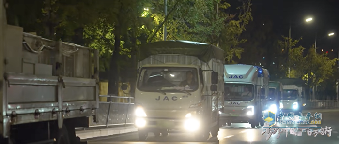 1號伙伴張勇攜江淮1卡，率車隊闖出一條現(xiàn)代水產(chǎn)養(yǎng)殖致富路