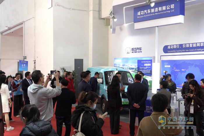 成功汽車亮相北京鏈博會(huì)！三大自研平臺(tái)引領(lǐng)綠色智能出行新時(shí)代