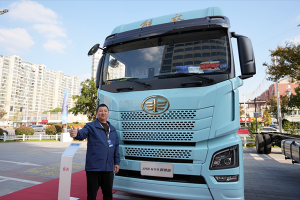 與解放青汽牽手 王洪山逐夢前行