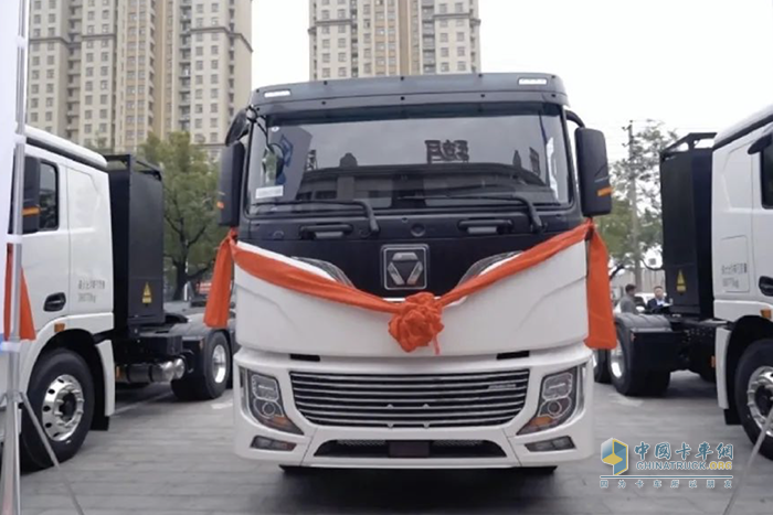 綠色先鋒！徐工新能源牽引車奔赴河南！