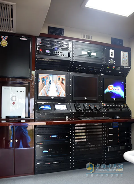 森源鴻馬通信指揮車(chē):應(yīng)急救援的 “智慧大腦” 與 “移動(dòng)堡壘”