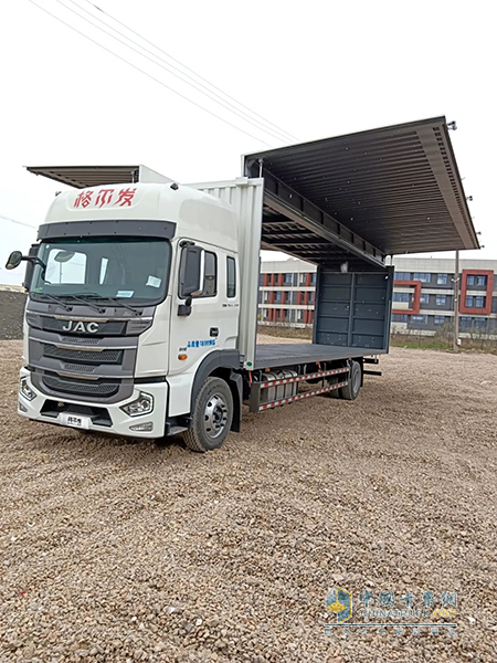 飛翼載貨車哪家更靠譜？陳老板：必須是江淮格爾發(fā)