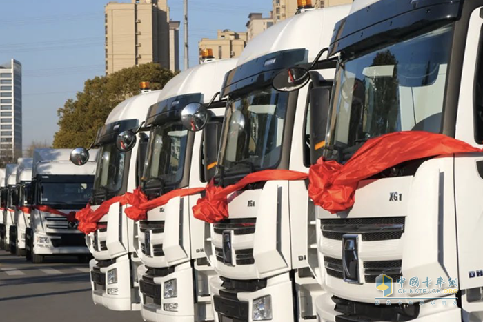 300臺(tái)發(fā)車！徐工重卡擂響戰(zhàn)鼓奔赴海外