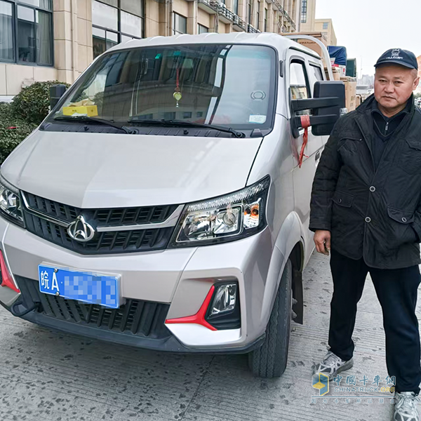 徐師傅：“跑貨運(yùn)多年，還是長(zhǎng)安跨越王X7最讓我滿意！”