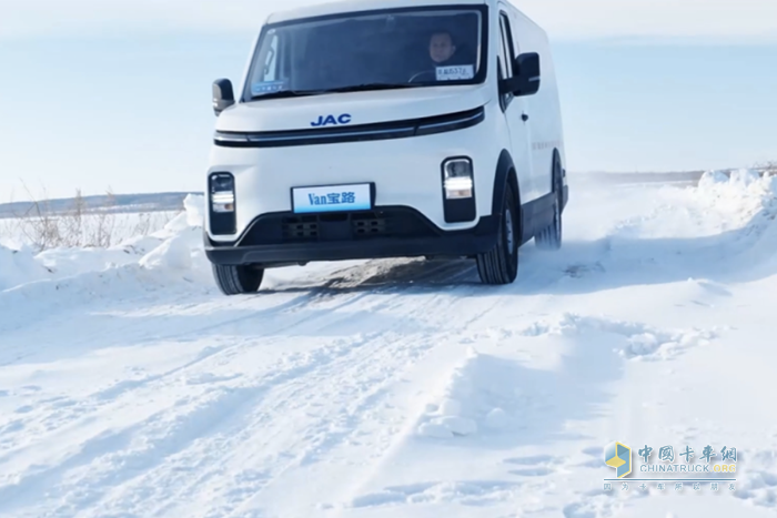 江淮1卡性能卓越，無懼極寒，破冰黑河