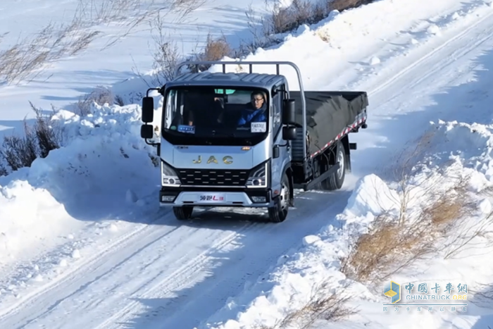 江淮1卡性能卓越，無懼極寒，破冰黑河