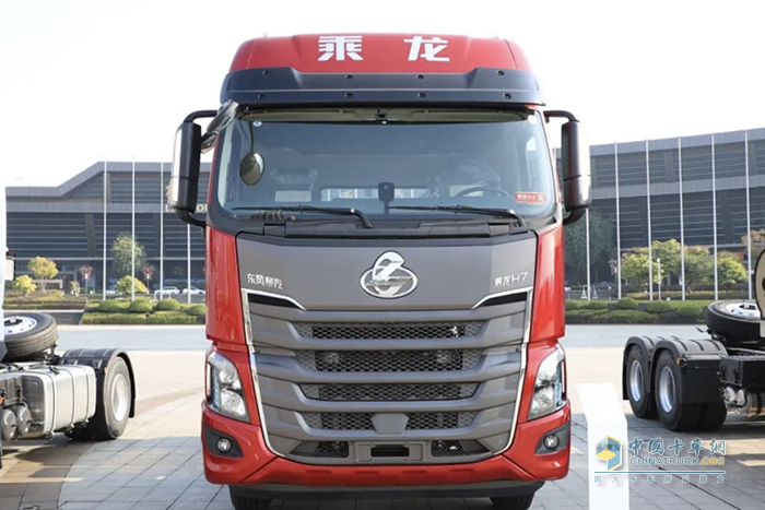 顱內(nèi)努力？有乘龍H7 4×2港口牽引車，努力沒壓力！