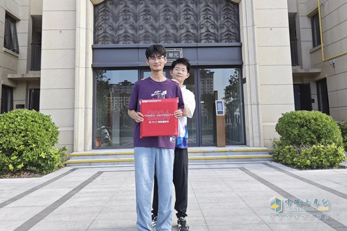 解放愛領(lǐng)航:錄取通知書背后的萬里征程