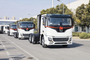 戰(zhàn)投見(jiàn)證、千臺(tái)訂單、批量交付！徐工新能源重卡“電”亮新未來(lái)！