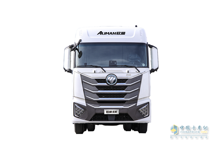 600kWh大電量+30分鐘快充！歐曼星翼純電牽引車成高效物流新利器