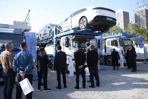 東風商用車攜高效轎運車亮相東風物流2025年度合作伙伴大會