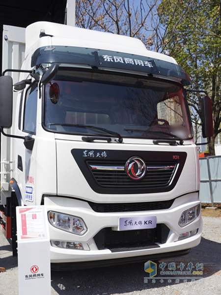 東風(fēng)商用車：兩場簽約！喜獲700+400大單