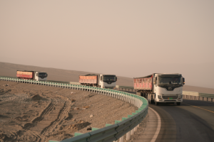 徐工新能源重卡：在沙丘瀚海澎湃綠色新動能