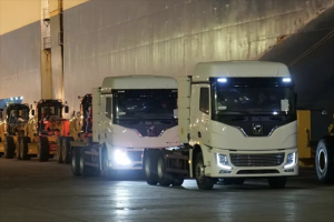 出發(fā)海外！徐工新能源重卡分別交付菲律賓和西亞北非
