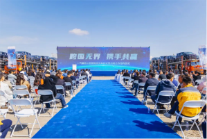 200臺悍V中置軸轎運車交車！一汽解放與轎鐵物流戰(zhàn)略合作簽約儀式成功舉行