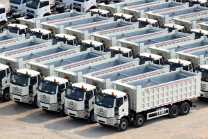 出發(fā)幾內(nèi)亞！212輛解放卡車成功交付