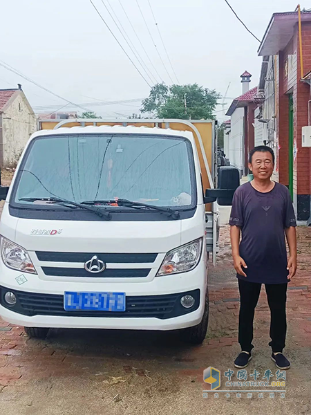 長途貨運(yùn)老司機(jī)轉(zhuǎn)型城配，300L大氣罐跨越者D3CNG助高師傅開啟事業(yè)新篇