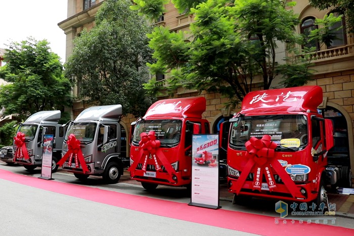 陜汽商用車德龍G300輕卡：以場(chǎng)景為尺，丈量高端輕卡新標(biāo)桿