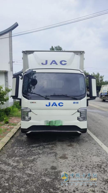 從油車到電車 張師傅的新選擇：江淮新能源ES9 讓貨運(yùn)更自由