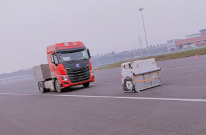 乘龍AEB系統(tǒng)：卡車也有 “火眼金睛” 比人反應更快！