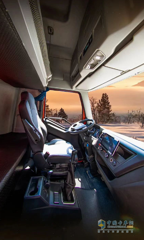 性能強悍 配置全面 解放2023款J6L精英版載貨現(xiàn)已發(fā)售