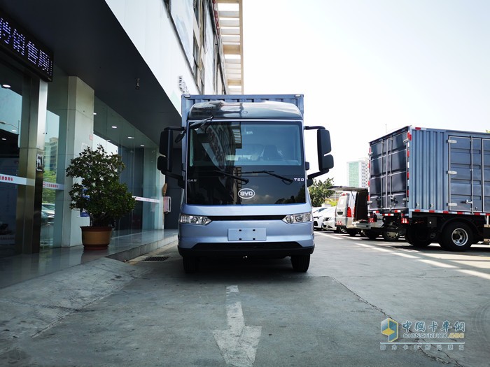 靜態(tài)測(cè)評(píng)：超高顏值、自有三電、移動(dòng)座艙 比亞迪T5D到底有多香