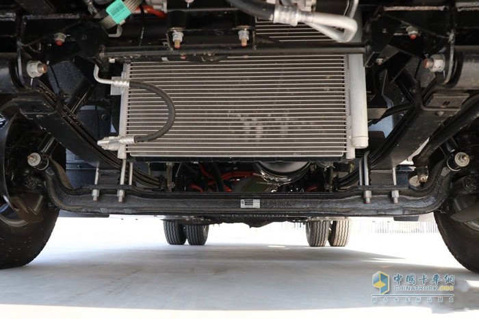 靜態(tài)測(cè)評(píng)：超高顏值、自有三電、移動(dòng)座艙 比亞迪T5D到底有多香