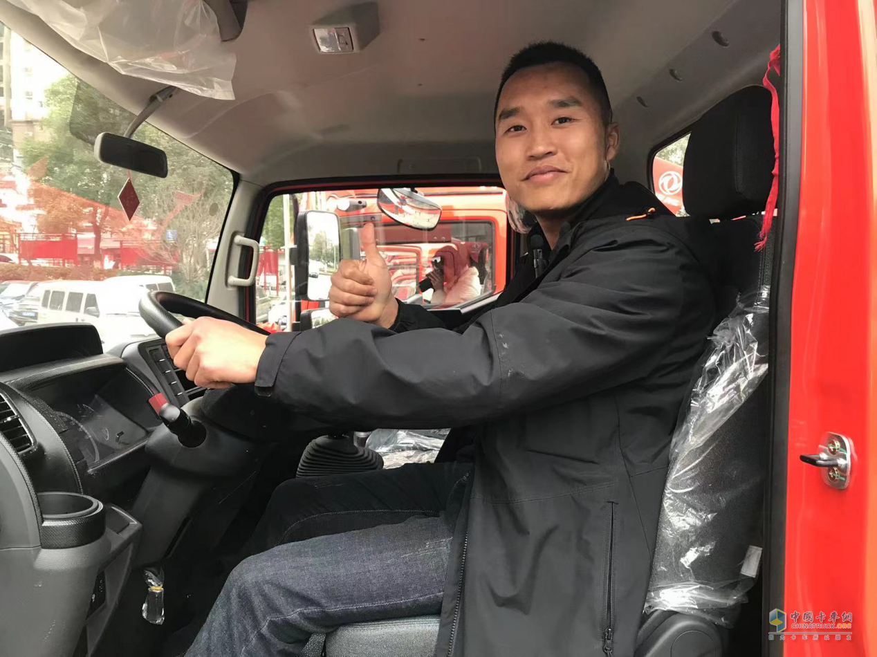 愛拼才會贏，“強(qiáng)哥”攜手東風(fēng)多利卡一路“狂飆”