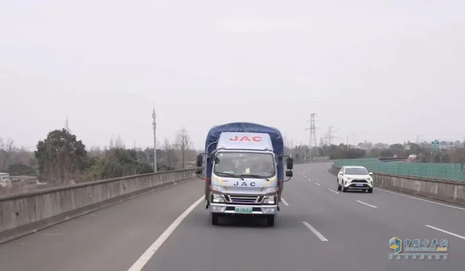 混動1號·駿鈴聚寶盆城內(nèi)城際暢通無憂，為成都涂老板創(chuàng)造更多價值！