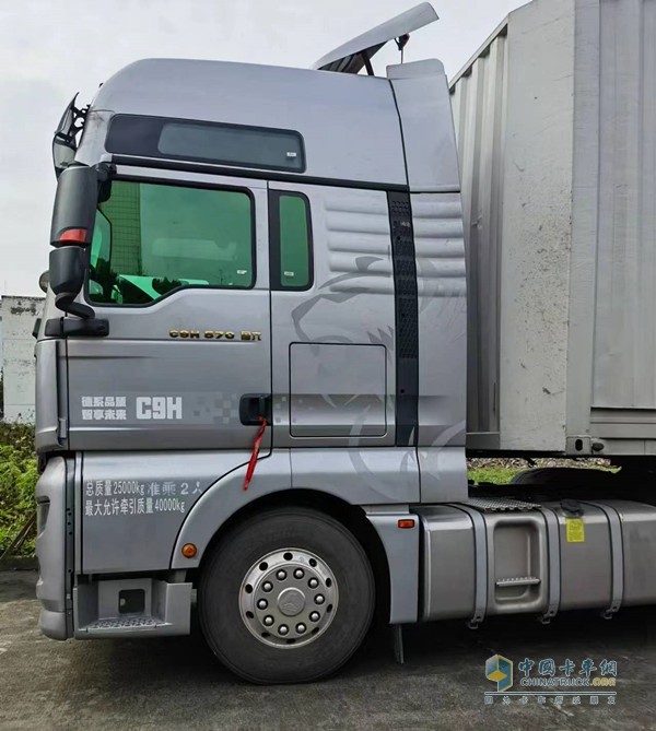 安徽鹿老板：三輛運(yùn)輸利器皆是中國(guó)重汽 汕德卡C9H又成最佳拍檔