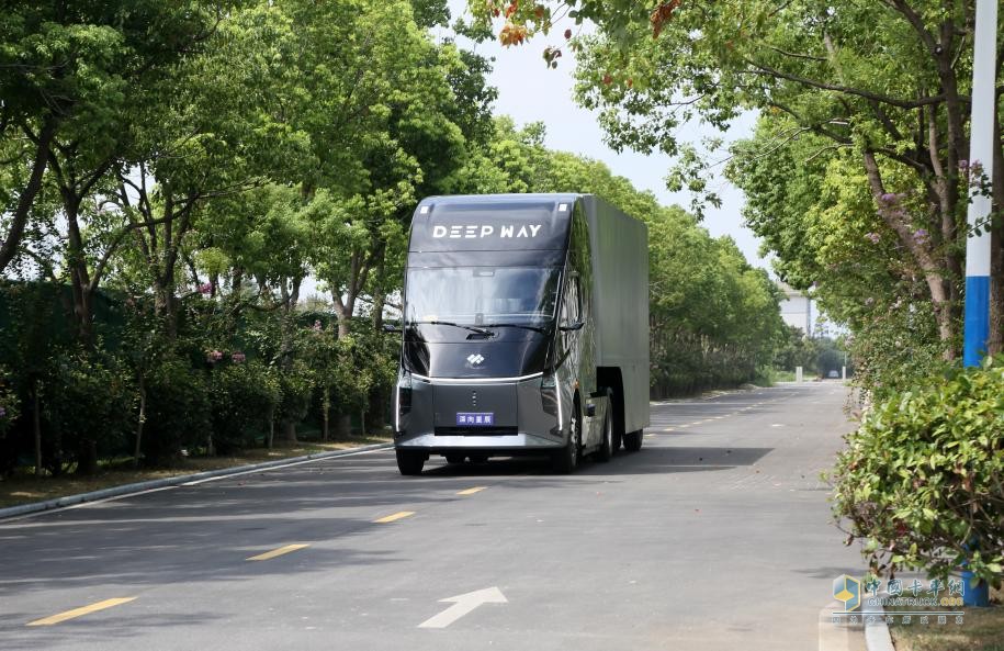 棋入中局，前景可期。萬(wàn)鈞在采訪(fǎng)中對(duì)DeepWay過(guò)去一段時(shí)間的努力，做出了回顧。