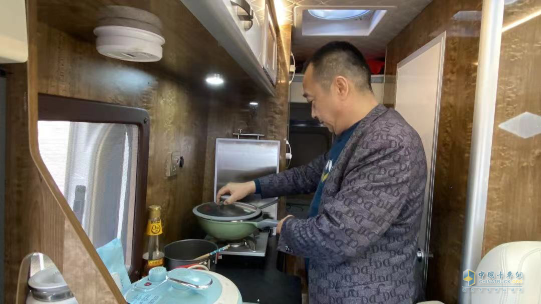 左手工作，右手生活--東風(fēng)御風(fēng)V9+ “全能出擊”