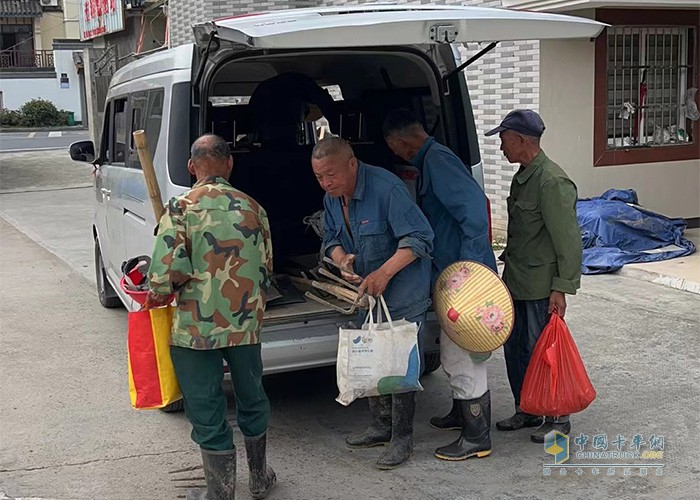 第一次買貨車就選擇了長安跨越，張阿斌選車的方式是信賴！