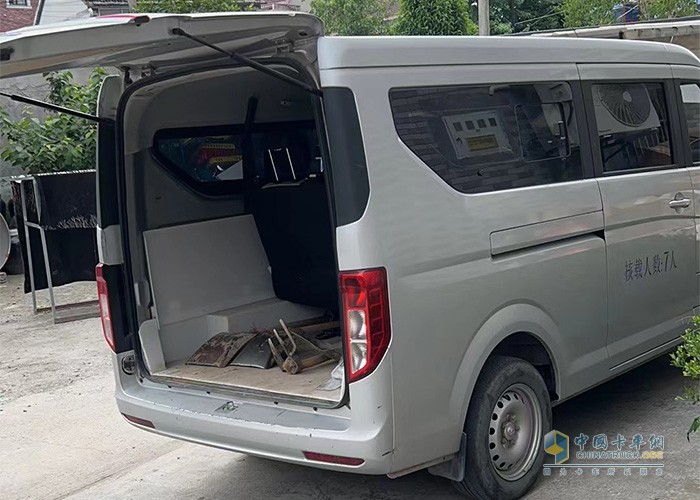 第一次買貨車就選擇了長安跨越，張阿斌選車的方式是信賴！