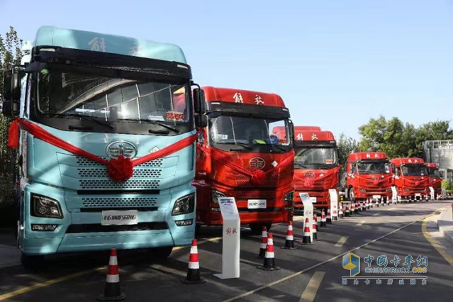 沙場秋點兵:一汽解放“大馬力”燃?xì)廛噺妱輥硪u