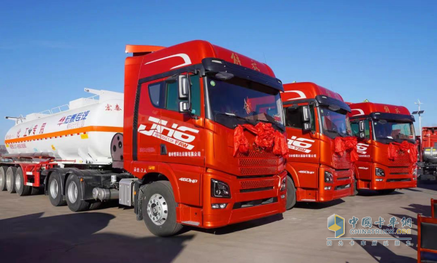 沙場秋點兵:一汽解放“大馬力”燃?xì)廛噺妱輥硪u